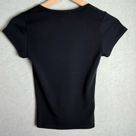 Brand New WeWoreWhat Cropped Baby V-Neck Short Sleeve T-Shirt in Black NWT - Picture 2 of 10